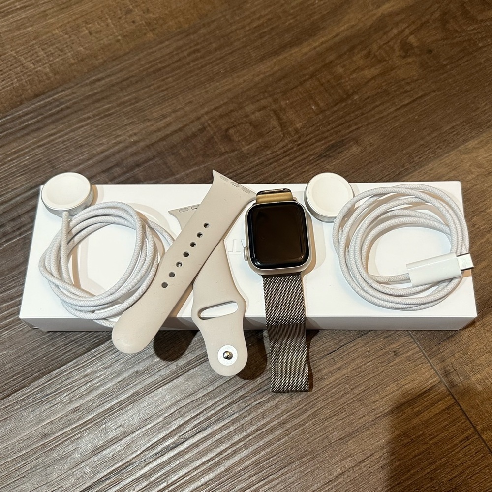 Apple Watch Series 9 Aluminum Finish Starlight 41mm GPS - Stainless steel